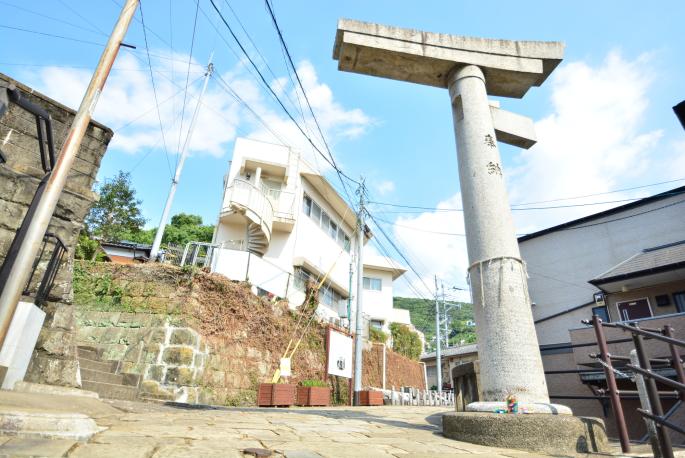 One-pillar torii gate (Sanno Shrine) | Spots | Nagasaki City official ...